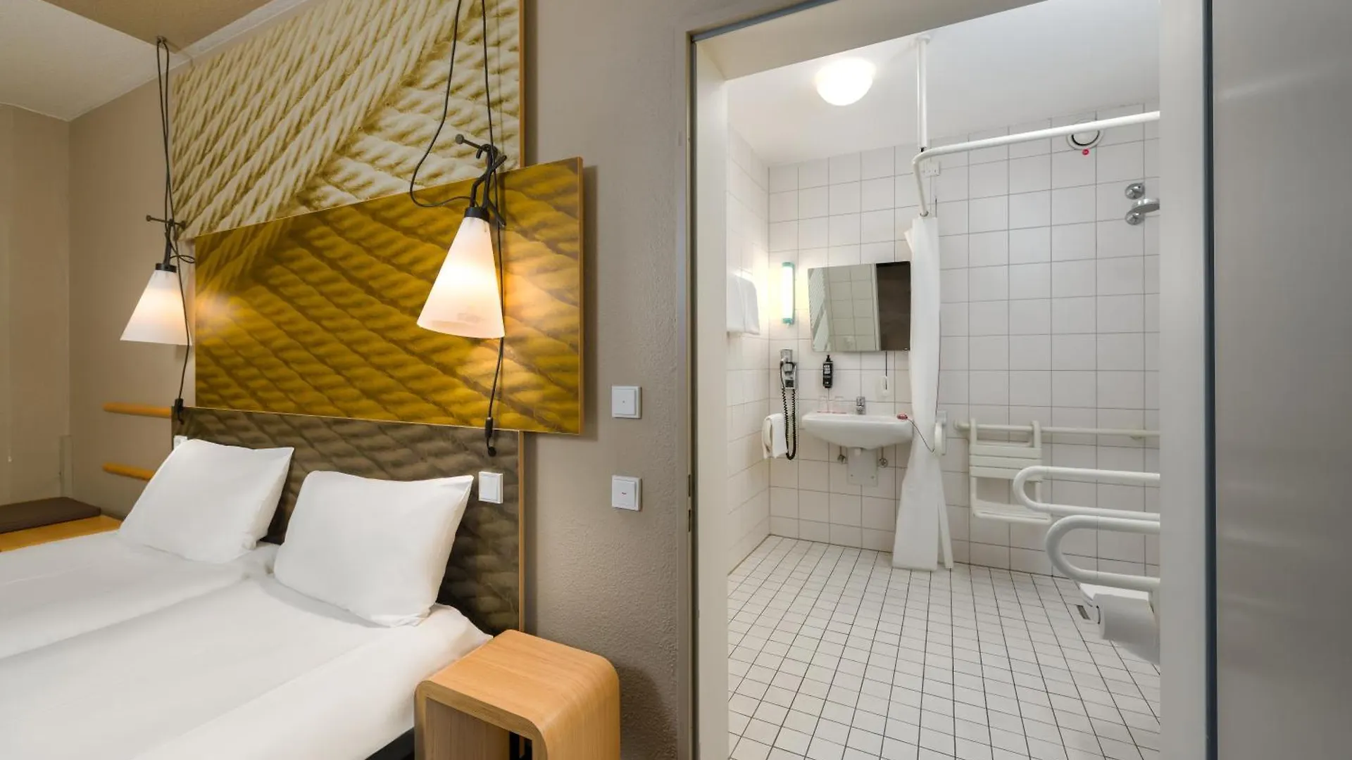 ***  Ibis Hotel Hamburg St. Pauli Messe Germany